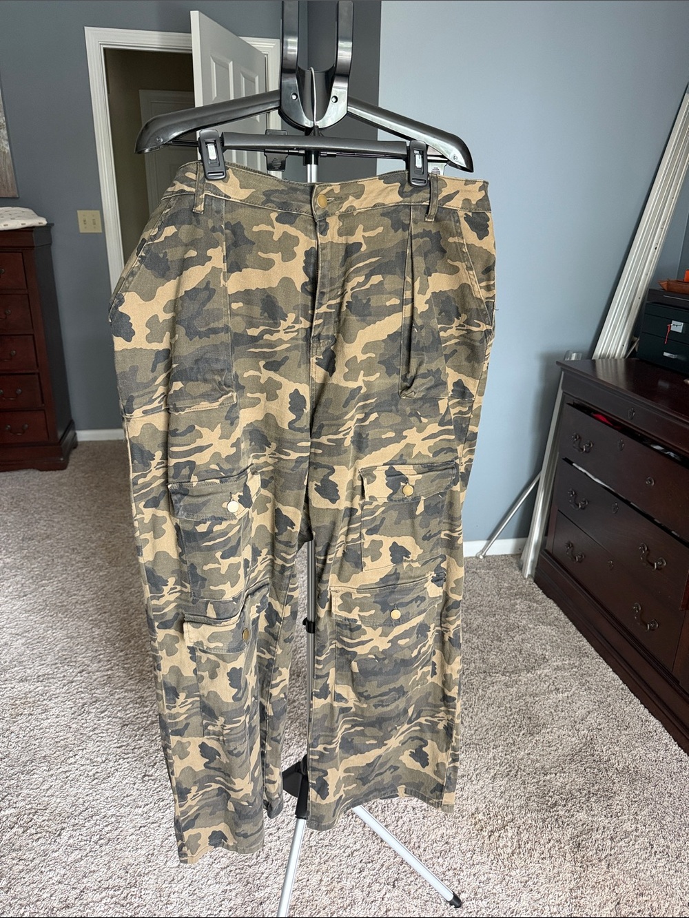 Fashion Nova Women’s Camo Cargo Pants - Tan & Olive